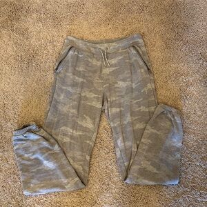 Athleta girl sweatpants 14 zipper pockets drawstring. Grey camo.